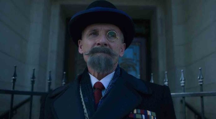 Mengupas Sosok Reginald Hargreeves di Umbrella Academy